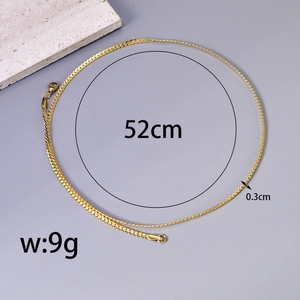 Détails du collier chaîne serpent dorée plate avec longueur 52cm et largeur 0,3cm