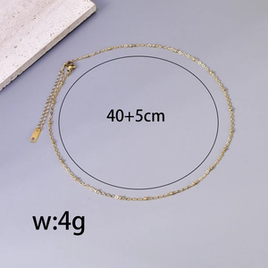 Close-up of 40+5cm golden chain with bead accents, lobster clasp and extension details
