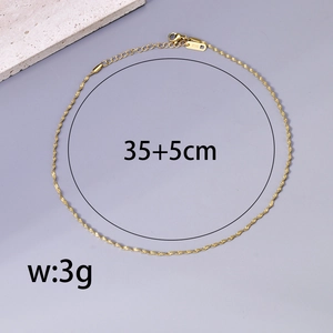 Detailansicht der 18K Gold-Torsionskette mit K18-Stempel und 35+5cm Längenangabe