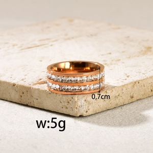 Anello in acciaio inossidabile placcato oro rosa 18k con due file di zirconi brillanti