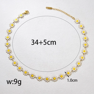Gouden 18k vergulde madeliefje emaille ketting van 34cm met een verlengstuk van 5cm