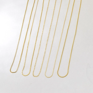 Adjustable gold-plated stainless steel necklace set with five different link chain styles