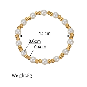 Detailansicht des Perlenarmbands mit Abmessungen 4,5 cm und Gewichtsangabe 8g