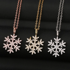 Sneeuwvlok hanger ketting in goud, zilver en roségoud met micro pavé stenen