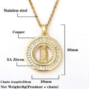 Detail van de Maagd Maria hanger met 3A Zirkoon inleg en roestvrijstalen kettingmaten