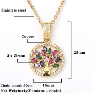 Detail van levensboom ketting met kleurrijke 3A-zirkonia en maten van de koperen hanger