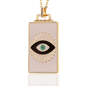 Vergoldete Evil Eye Halskette mit rosa Emaille Rechteck-Anhänger und Zirkonia-Verschluss