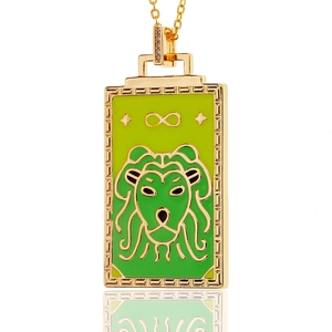Goldene Löwen-Anhänger Halskette mit grünem Emaille-Inlay und Unendlichkeitssymbol