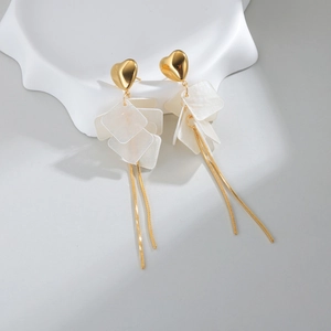 Boucles d'oreilles cœur vintage français avec carrés blancs et chaînes à pompons