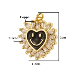 Vergoldeter Herzanhänger aus Kupfer mit Zirkonia-Rand und Emaille-Lächeln-Design