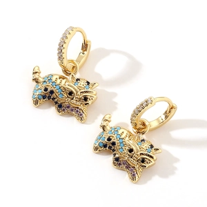 Pendientes de cabeza de león dorada con circonitas de colores en estilo oriental