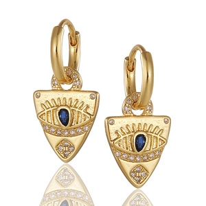 Orecchini a cerchio dorati con ciondolo occhio di Allah, zircone blu e pavé di cristalli