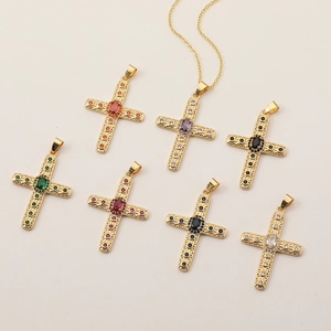 Collana con Pendente a Croce in Rame Placcato Oro 18K Zirconia Totem Religioso per Donna Gioielli Cristiani Vintage Gotici Regalo