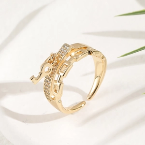 Bague Ouverte en Cuivre Plaqué Or pour Femme Élégante Breloque Serrure et Clé en Zircon Bague Géométrique Réglable Bijoux