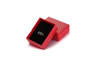 Silver chain ring with retro texture presented in a premium red velvet jewelry box