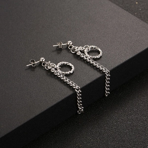 Zilveren titanium stalen ketting oorbellen met lange kwastjes in minimalistische punkstijl