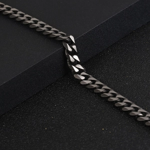 Bracelet gourmette noir poli en acier inoxydable pour hommes avec une finition élégante