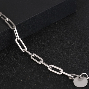 Bracciale unisex argento con maglie rettangolari e ciondolo rotondo lucido