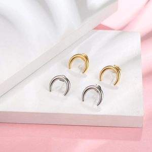 Puces d'oreilles lune en acier titane vintage, finitions or et argent, style minimaliste