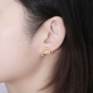 Boucles d'oreilles croissants dorés polis pour hommes et femmes style punk vintage en titane