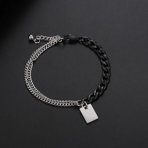 Zweifarbiges Armband in Silber und Mattschwarz mit verstellbarem rechteckigem Anhänger