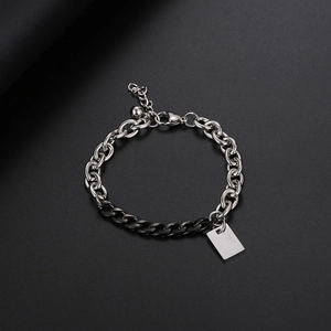 Bracciale a catena bicolore argento e nero con una piastrina rettangolare lucida