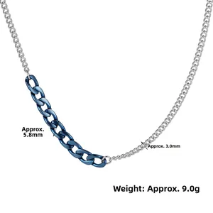 Detail einer gemischten Metallhalskette mit 5,8 mm blauen und 3,0 mm silbernen Gliedern