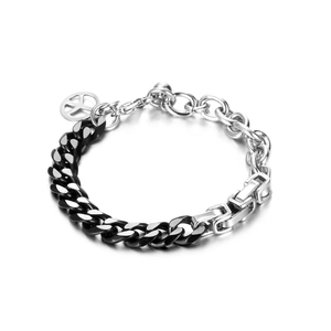 Bracelet gourmette noir et argent en acier inoxydable avec pendentif signe de paix sur fond blanc