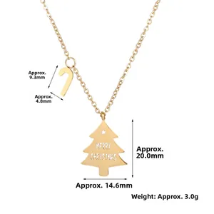 Details des Weihnachtsbaum-Anhängers mit Merry Christmas Text und Zuckerstange