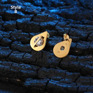 Orecchini vintage a goccia dorati con zirconi e perle per donna stile elegante