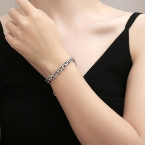 Zweilagiges silbernes Gliederkettenarmband für Damen und Herren im minimalistischen Design