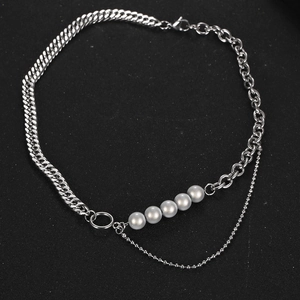 Collar de acero de titanio con cadena cubana asimétrica y perlas para estilo urbano
