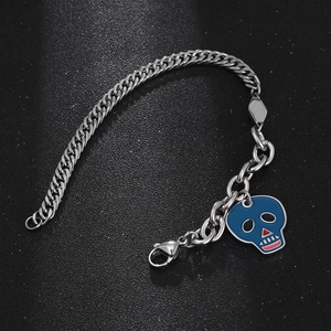 Bracciale gotico in acciaio al titanio a maglie miste con ciondolo a teschio in smalto blu