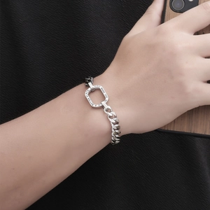 Bracelet unisexe en acier titane argenté avec une plaque gravée de texte inspirant