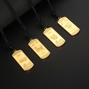 Pendentifs zodiaque dorés avec reliefs de cochon chien coq et singe sur cordon noir