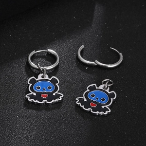 Orecchini gotici a pipistrello in argento con smalto blu e piccoli cuori rossi