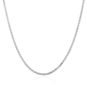 Glinsterende zilveren titanium stalen gaasketting ketting op witte achtergrond