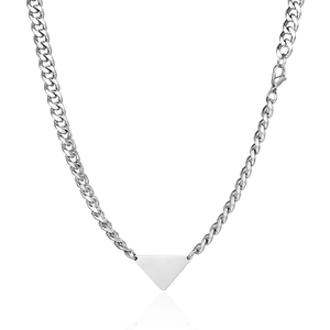 Collar minimalista de plata con colgante triangular y cadena cubana de acero inoxidable