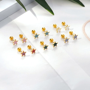 12-teiliges Set bunte Stern-Ohrstecker in Gold-Optik mit sicherem Schraubverschluss