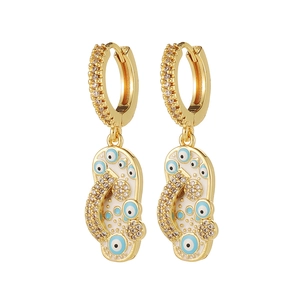 Gouden slippers oorbellen met wit emaille boze oog patroon en glinsterende stras