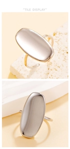 Dettaglio macro dell'anello ovale in acciaio inossidabile argento con design regolabile