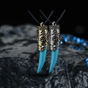 Collier Pendentif Dent de Loup en Alliage Rétro Turquoise Sculpture en Relief Totem Dragon Bijoux Style Ethnique Bohème Femme