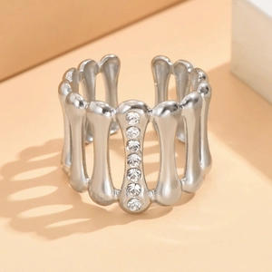 Elegant French vintage silver ring with geometric columns and vertical crystals