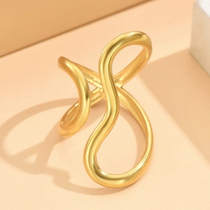 Minimalistische gouden roestvrijstalen open ring met abstracte golvende lijnen