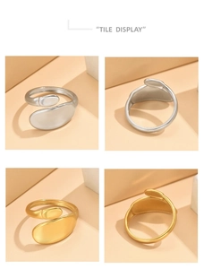 Detalle de anillos asimétricos de acero inoxidable en oro y plata con diseño de óvalo