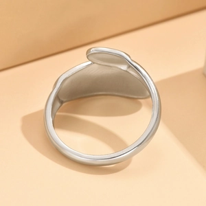 Anillo abierto ovalado asimétrico minimalista de acero inoxidable pulido color plata