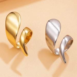 Anello Aperto Esagerato in Acciaio Inossidabile per Donna Placcato Oro 18K Sottovuoto Idraulico Minimalista Design Fluido Geometrico