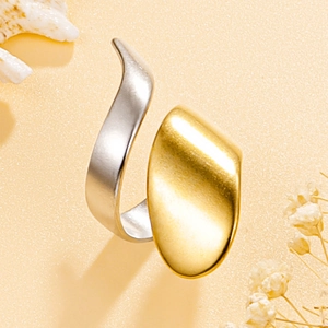 Anello regolabile bicolore in acciaio inossidabile con design a foglia curva larga