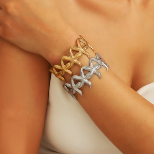Starfish stainless steel open bangles in gold and silver finish for ocean vacation style