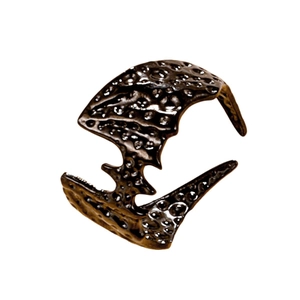 Gothic roestvrijstalen ring met duivelsvleugels en vintage gehamerde metaalstructuur